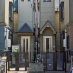 Flat people living there? - 東京の隙間 東京の隙間 - flat people living there?